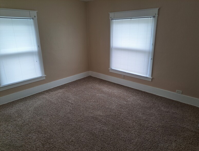 Bedroom 1 (upstairs) - 409 E Vaile Ave