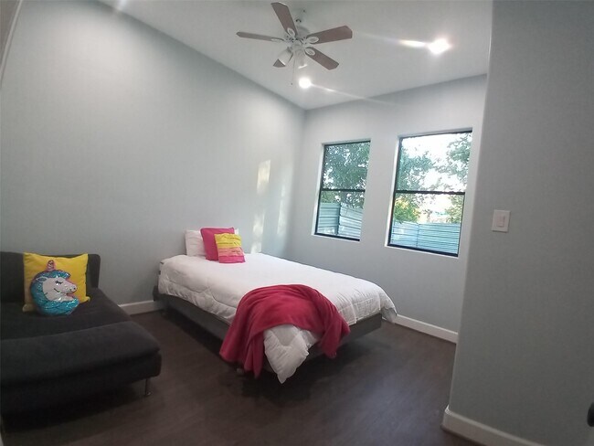 Building Photo - 7828 Pardee St