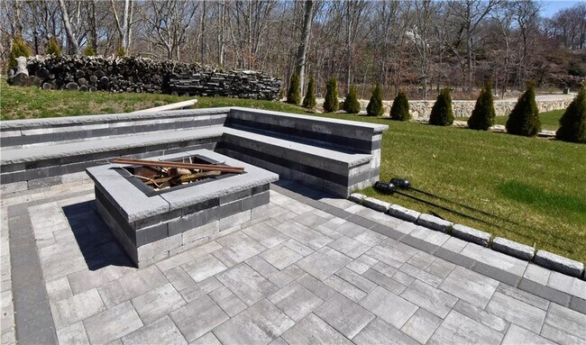 Building Photo - 5 Phil's Path