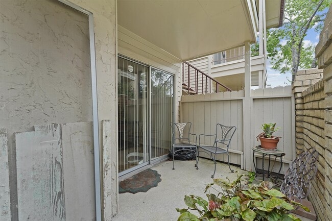 Building Photo - 2120 El Paseo St