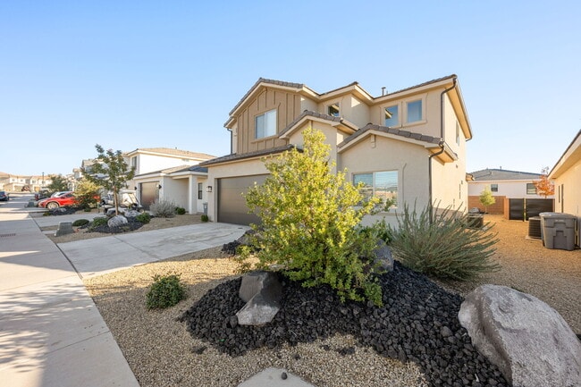 Building Photo - 1382 E White Desert Dr