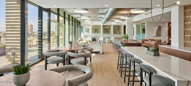 Building Photo - 817 N 6th St