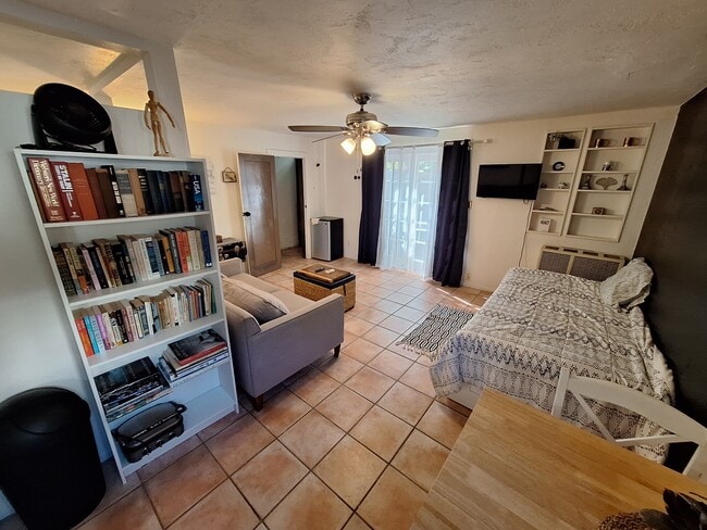 Building Photo - 2910 Grape Street