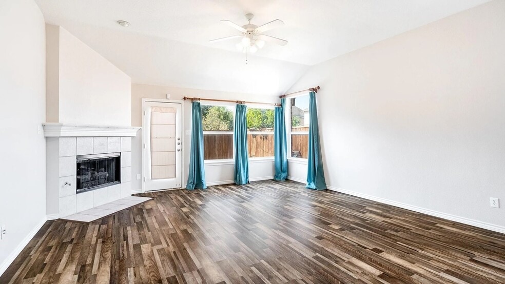 Family room - 4305 Orchard Gate Ln