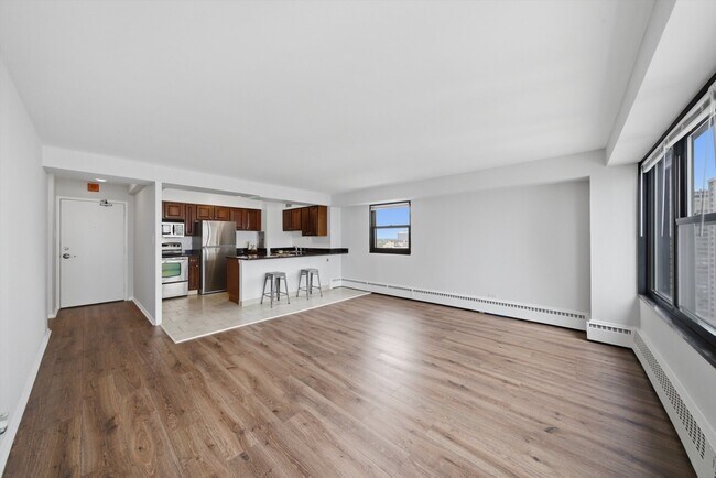 Building Photo - 6030 N Sheridan Rd