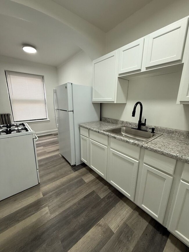 Building Photo - 158 N Central Ave