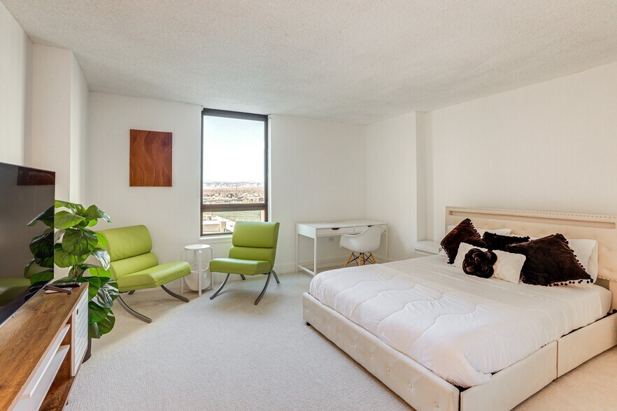 Building Photo - 1020 15th St