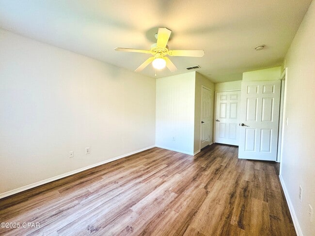Building Photo - 1402 Lighthouse Rd