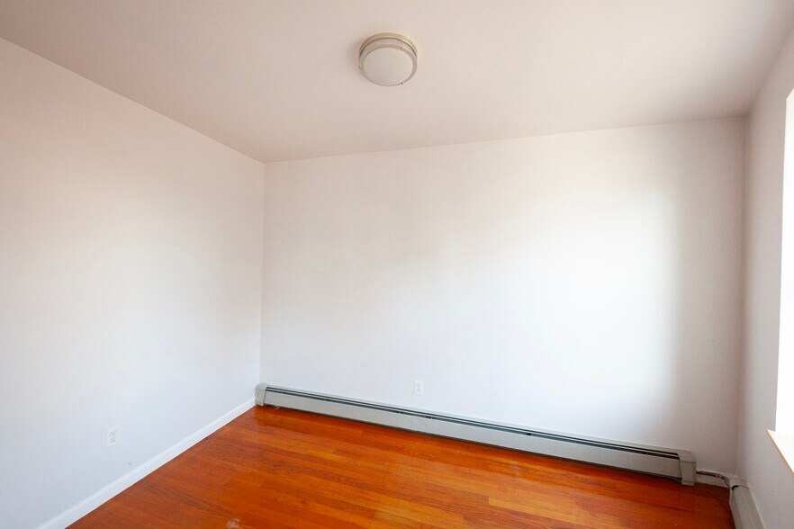 Secondary Bedroom / Office - 734 Bergen St