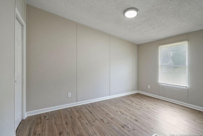 Building Photo - 226 Twin Creek Dr