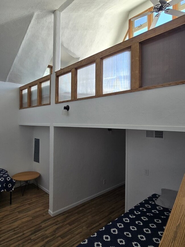 Building Photo - Recently updated 4 bedroom 4 bathroom house in the UNM  North Campus area!