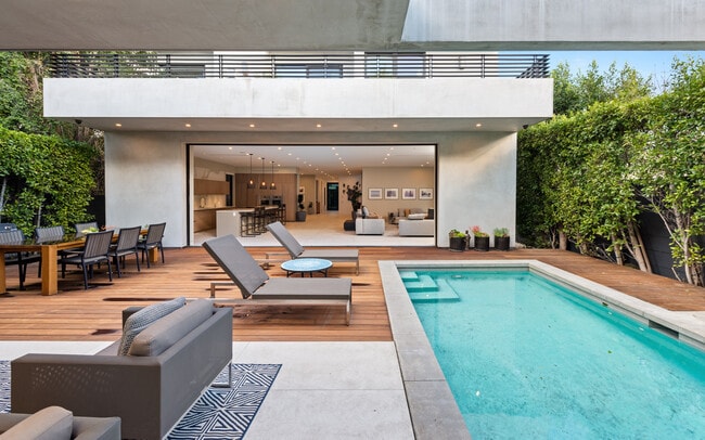 Building Photo - 623 N Edinburgh Ave