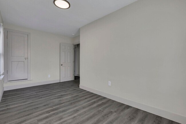 Building Photo - 807-809 E Deshler Ave