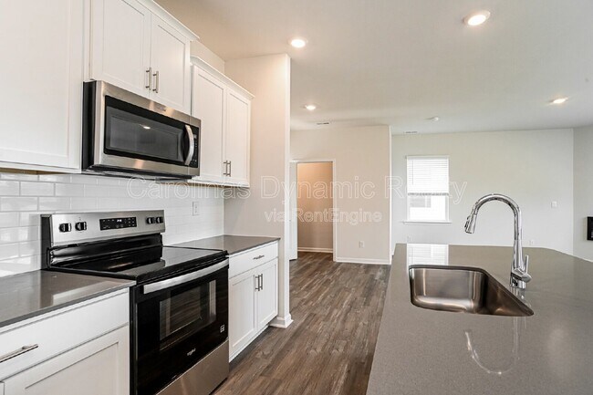 Building Photo - 1365 37th Ave Lane NE