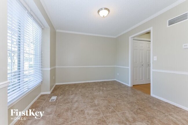 Building Photo - 1613 E Frontier Ln