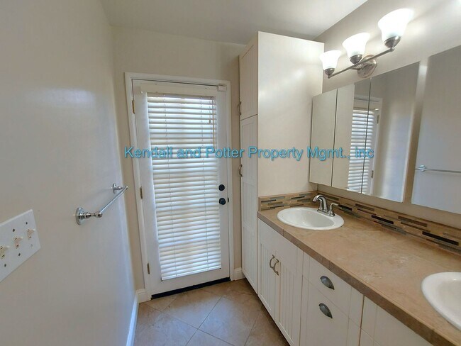 Building Photo - Delightful 3bed/2.5bath home in Rio Del Mar