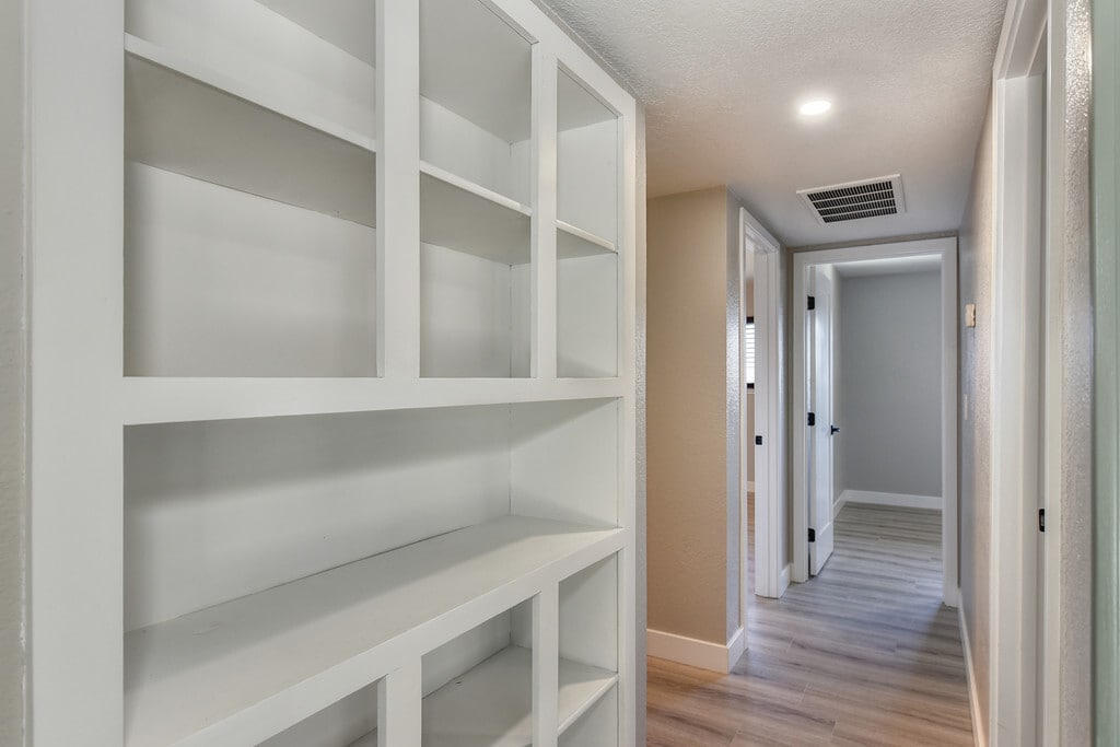 Building Photo - 9626 Knickers Ct