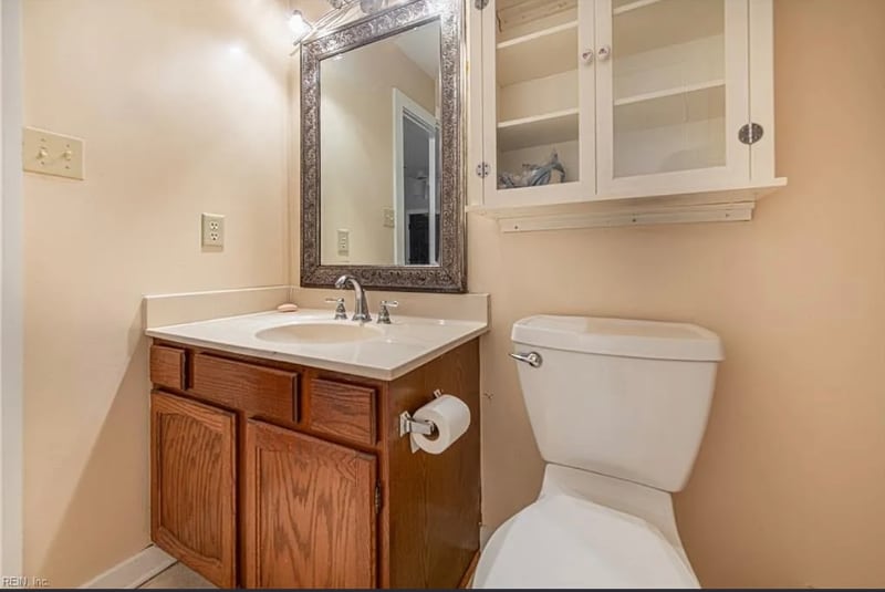 Building Photo - 250 Misty Point Ln