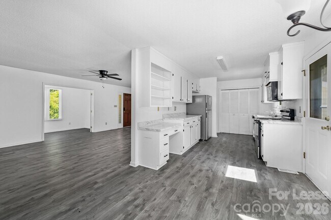 Building Photo - 21014 Pine Ridge Dr