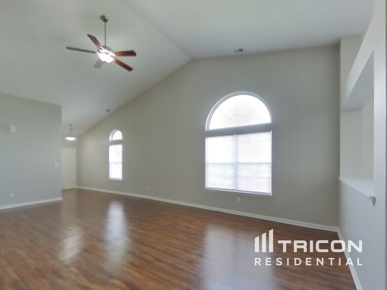 Building Photo - 1345 Colony Park Cir