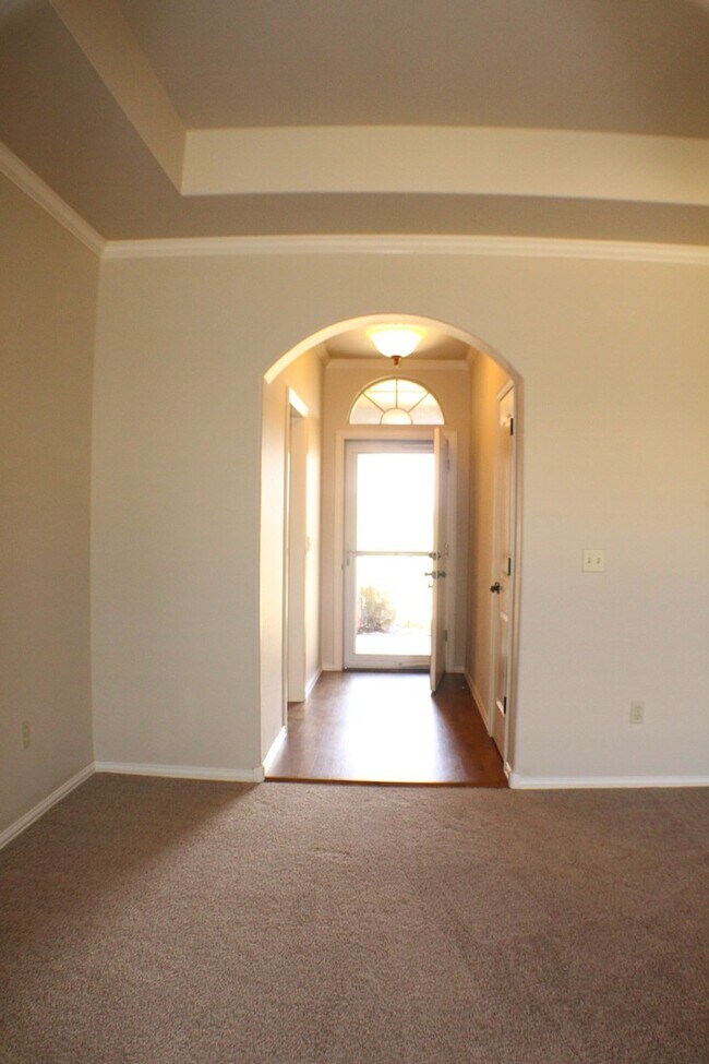 Building Photo - Bixby home available now!