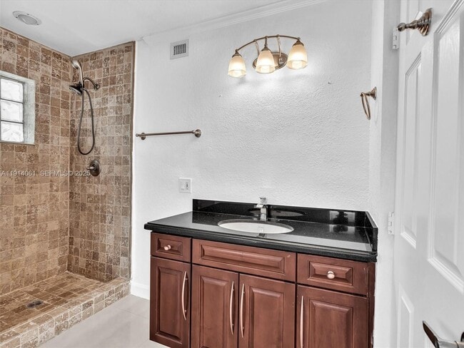 Building Photo - 4416 SW 35th Ave