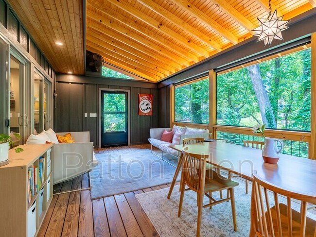 Building Photo - 206 Waynesville Ave