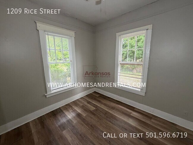 Building Photo - 1209 Rice St