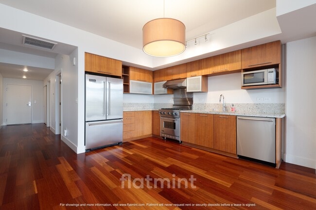 Building Photo - 2911 2nd Ave