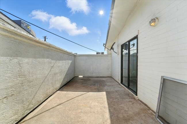 Building Photo - Heart of Phoenix Living – Modern 1BR with ...