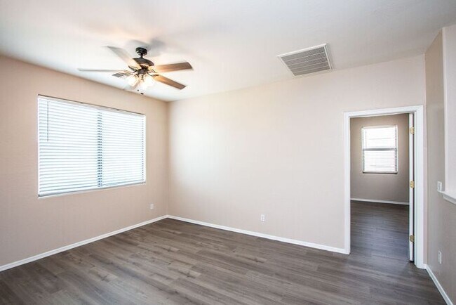Building Photo - 5Bedroom/3Bath San Tan Vally Home!