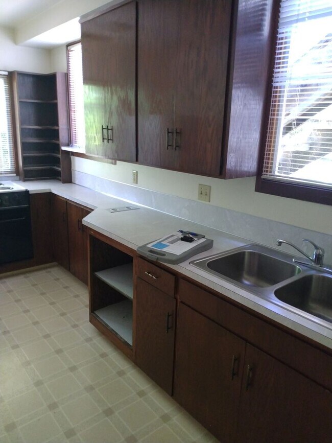 Building Photo - 712e16
