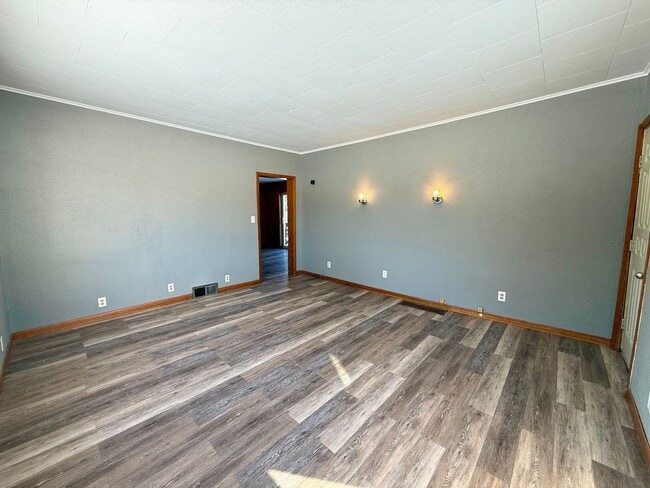 Building Photo - 4 Bed 2 Bath Single Family Home in Antigo