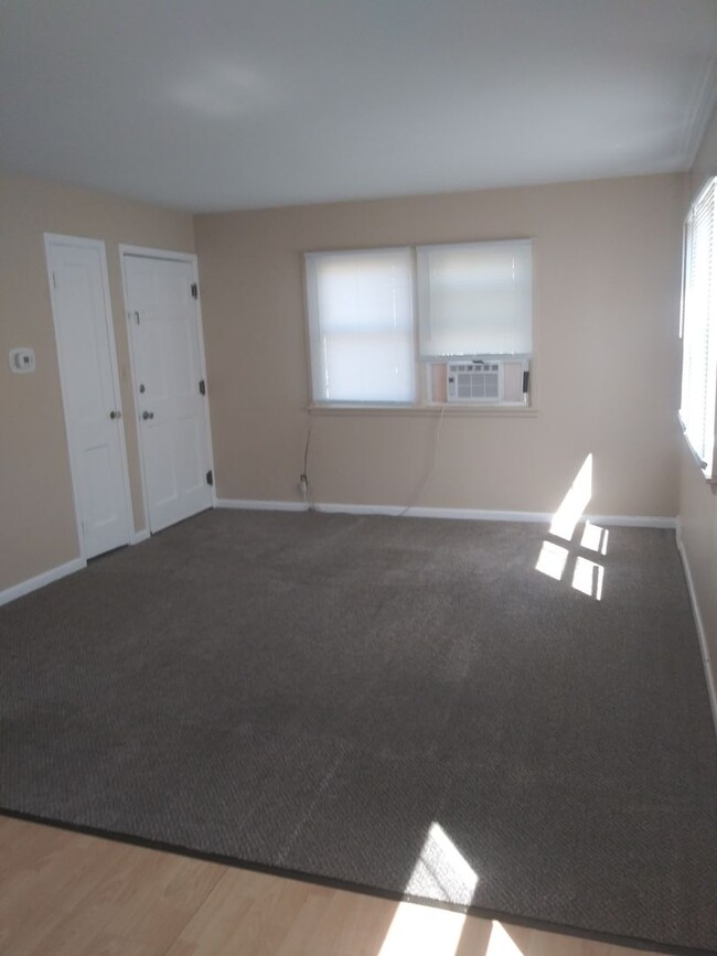 Building Photo - r511LBP