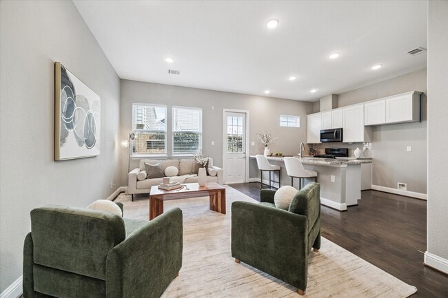 Building Photo - 5443 Camaguey St