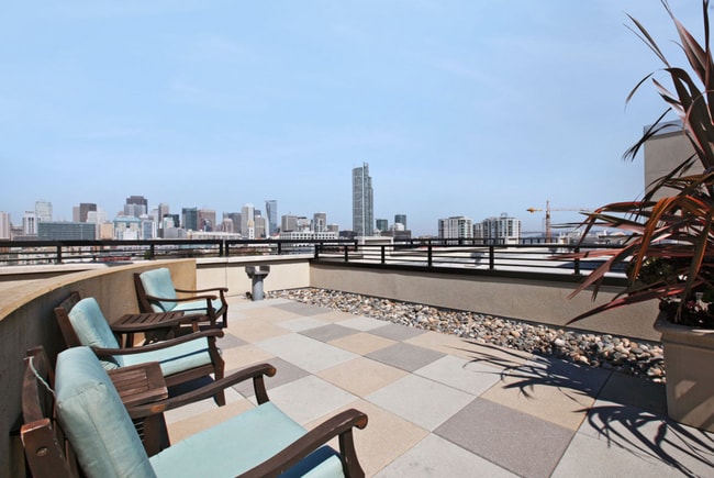 Building Photo - 1 Bed, 1 Bath + Storage - South Beach/SOMA...