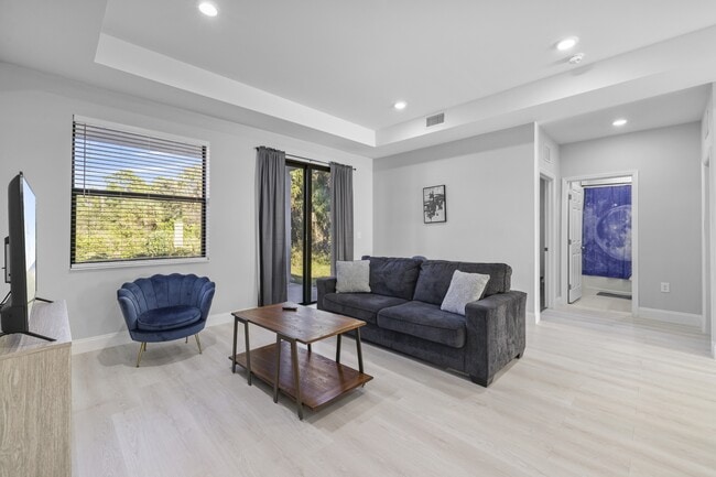 Building Photo - 622 Windermere Dr