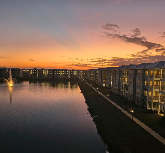 Building Photo - The Carlton at Robinson Gateway