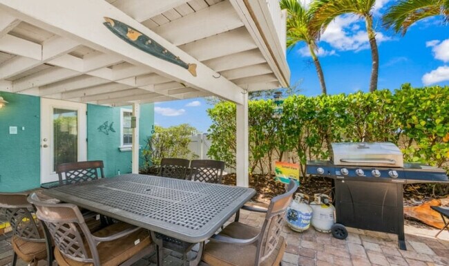 Building Photo - 100 7th St S