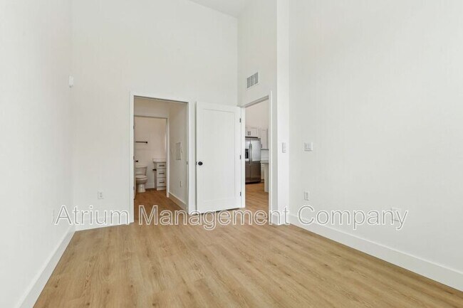 Building Photo - 221 S Bumby Ave