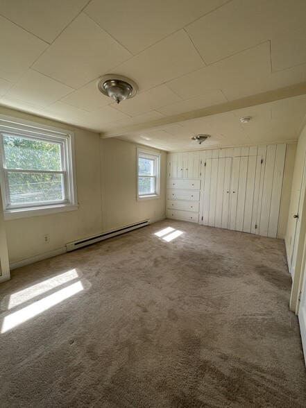 Large master bedroom with built-ins - 225 E 6th Ave