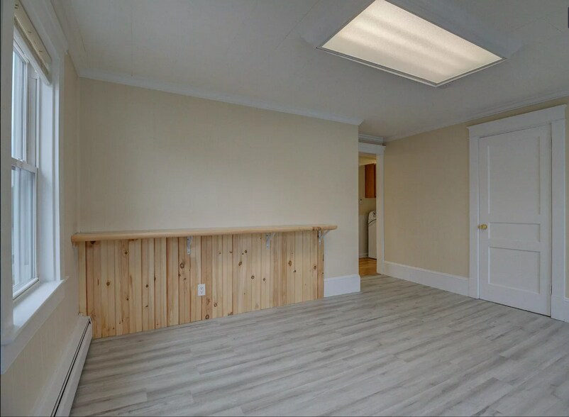 Building Photo - 64 Bradbury St