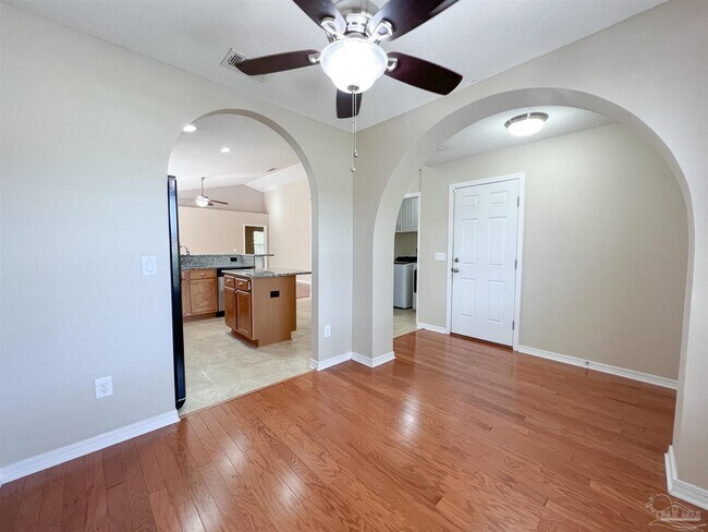 Building Photo - 702 Mozingo Ln