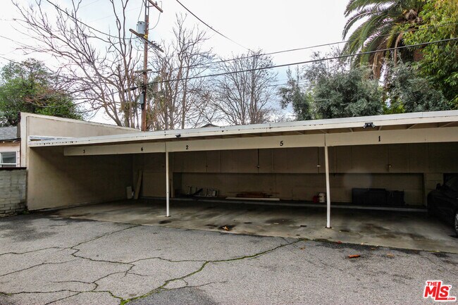 Building Photo - 12942 Moorpark St