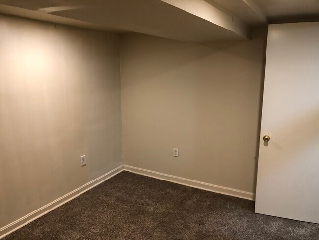 empty small bedroom (fits a full sized bed and desk) - 1710 Euclid St NW