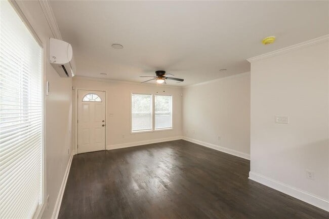 Building Photo - 2027 Lois Pl NW