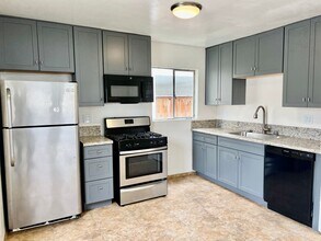 Building Photo - 2BD 1BA Apt Next to USD - Spacious Downstairs Unit, Pet Friendly, 1 Parking Space, No Carpet