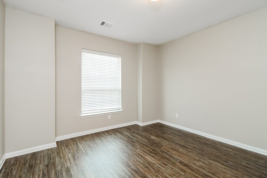 Building Photo - 1533 Conley Ln