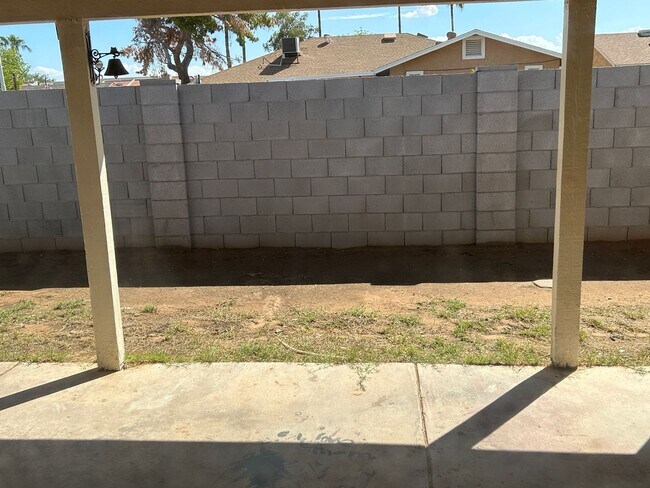 Building Photo - 3 Bedroom, 2 Bathroom, 2 Car Garage