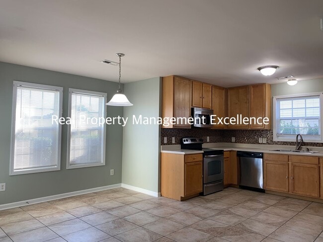 Building Photo - Lovely 2 Story Home In Raleigh, Available December 15th!